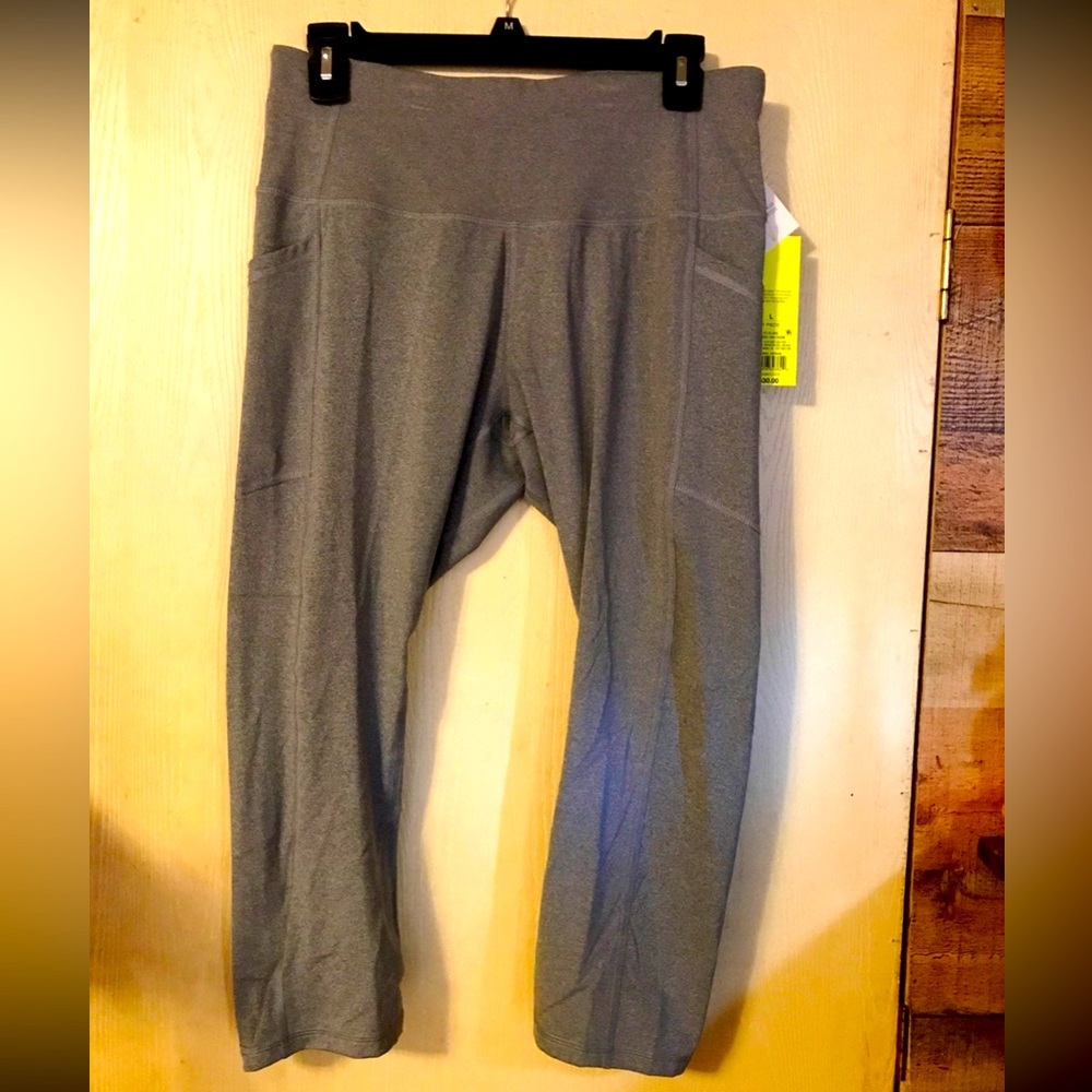 NWT All in Motion cropped leggings